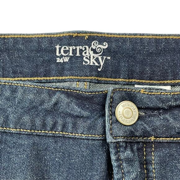 Terra & Sky Size 24W High Rise Dark Wash Frayed Hem Side Slit Denim Jean Shorts - Picture 4 of 10